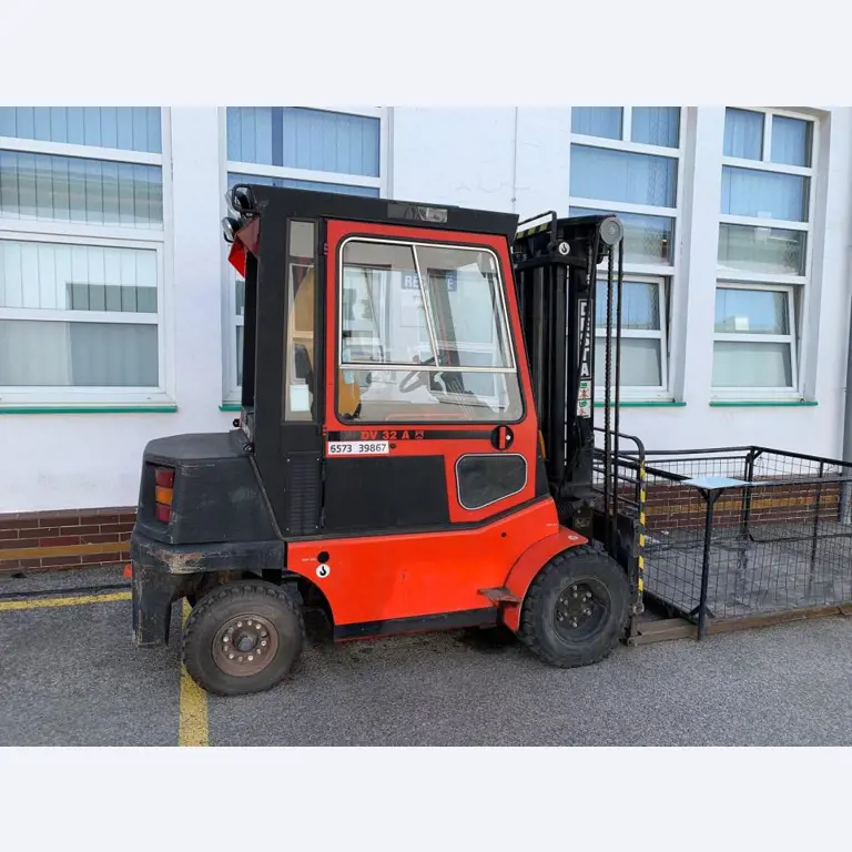 Kovoobrábecí stroje a pracovní obuv-1